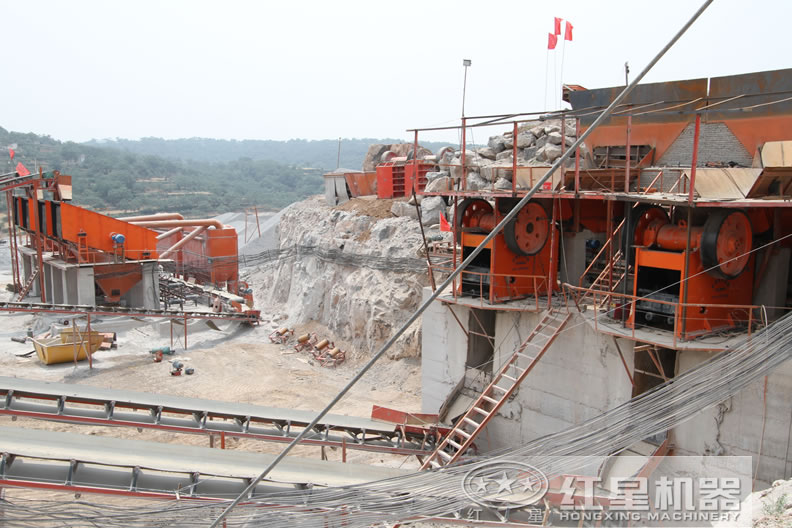 河南鵝卵石破碎生產(chǎn)線現(xiàn)場(chǎng)